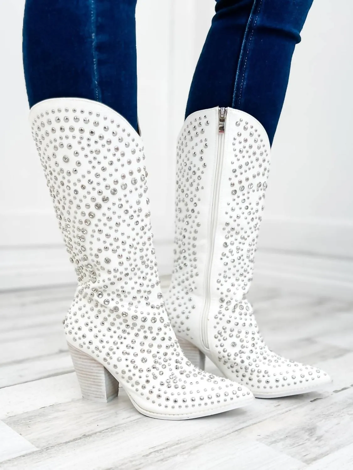 Women's Scootin Boots In White