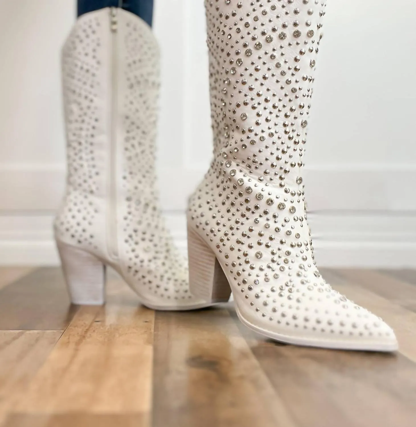 Women's Scootin Boots In White