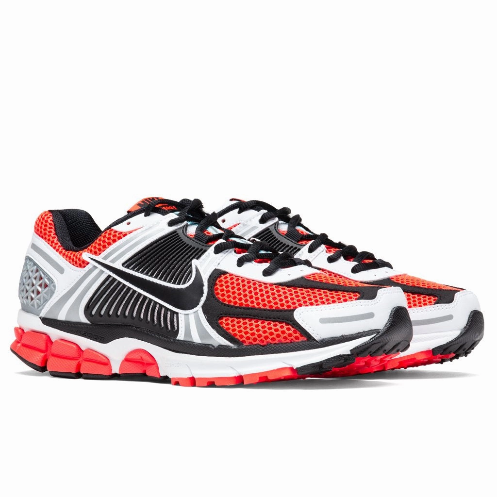 Zoom Vomero 5 SE - Bright Crimson/Black Nike Bold Logo Sneakers
